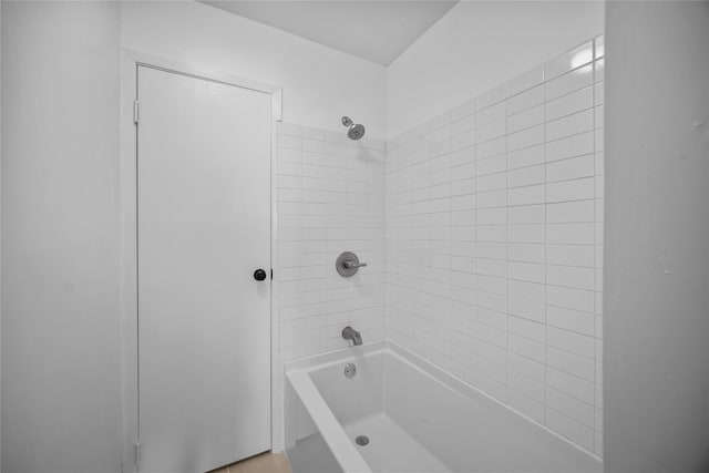 full bath with tub / shower combination