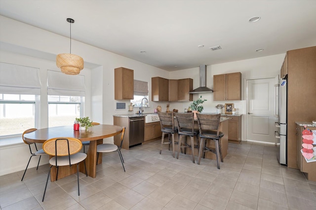 dining room featuring light tile patterned flooring, visible vents, recessed lighting, and baseboards