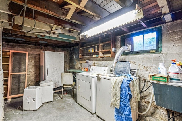 basement featuring washer and clothes dryer