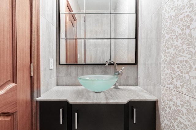 bathroom with backsplash and vanity