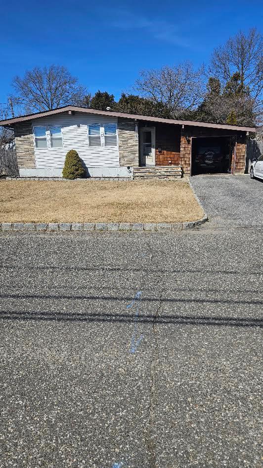 view of front of home with a carport and driveway