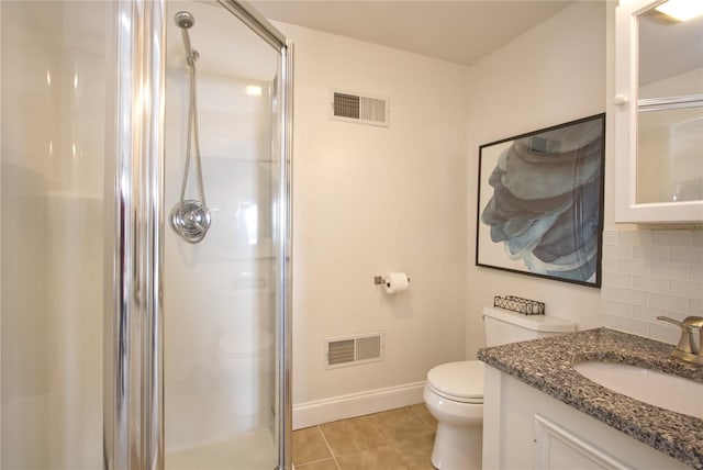 full bathroom with visible vents, backsplash, a shower stall, and toilet