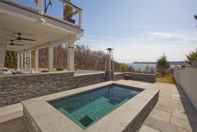 view of swimming pool featuring an in ground hot tub, a ceiling fan, and a patio area