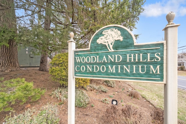 view of community / neighborhood sign