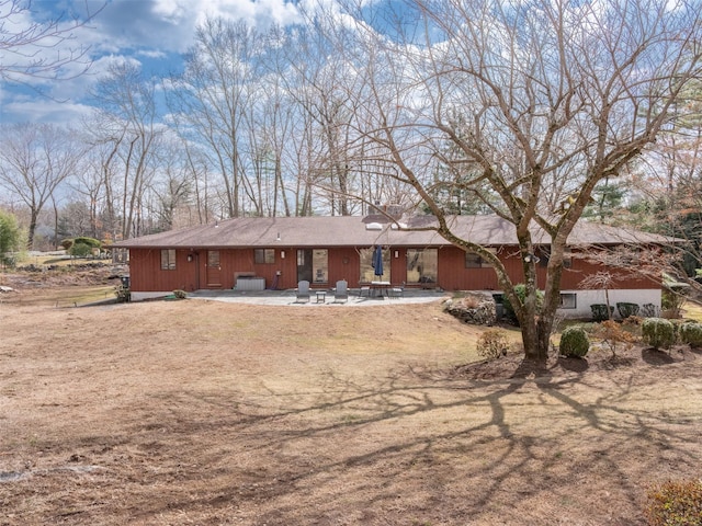 view of front of property featuring a patio area