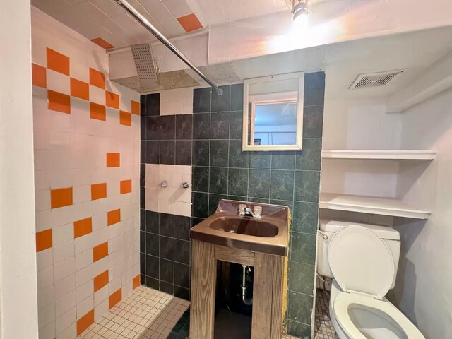 94-17 42nd Ave, Elmhurst, NY 11373 - bathroom with tiled shower, tile walls, toilet, vanity, and visible vents