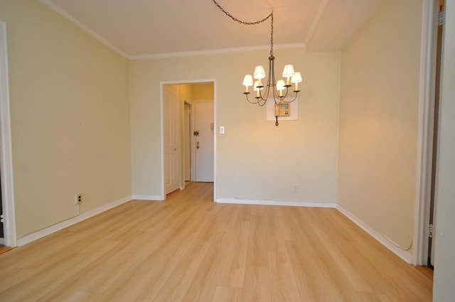 unfurnished room featuring light wood-style flooring, a notable chandelier, baseboards, and ornamental molding