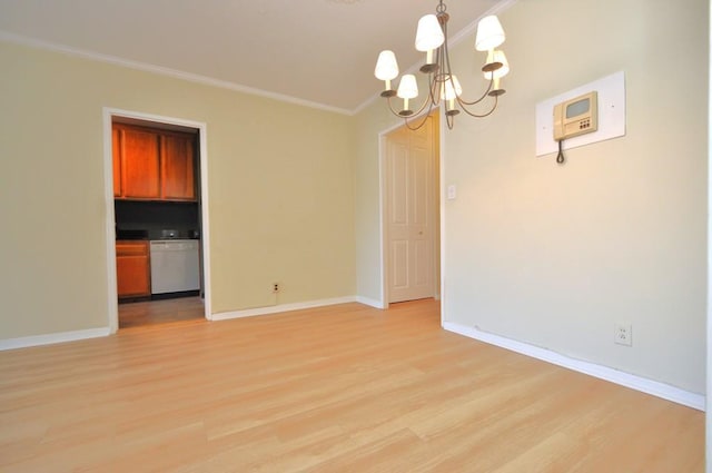 spare room with light wood-style flooring, baseboards, crown molding, and an inviting chandelier