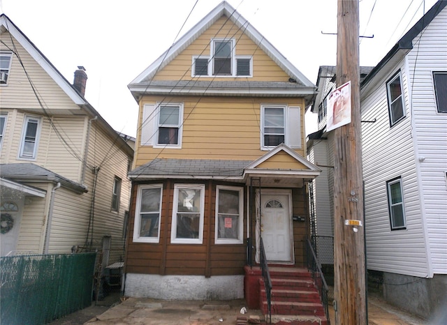 view of front facade with entry steps