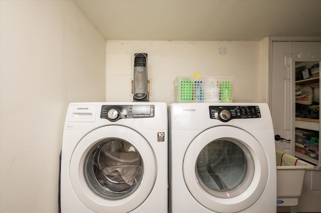 laundry area with laundry area and washing machine and clothes dryer