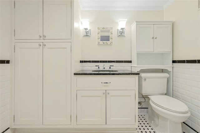 33 N Way, Chappaqua, NY 10514 - bathroom featuring wainscoting, toilet, ornamental molding, and vanity