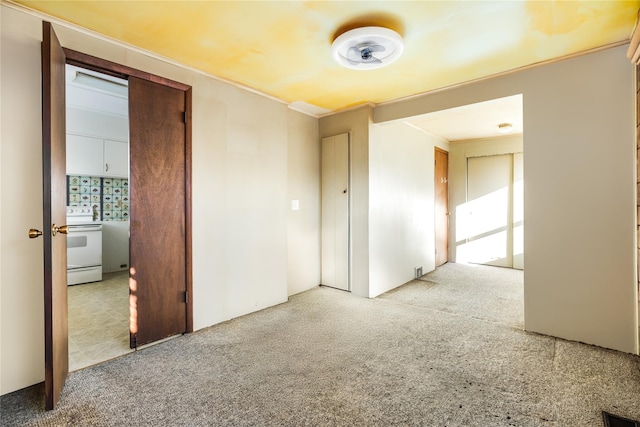 unfurnished room featuring carpet flooring and ornamental molding