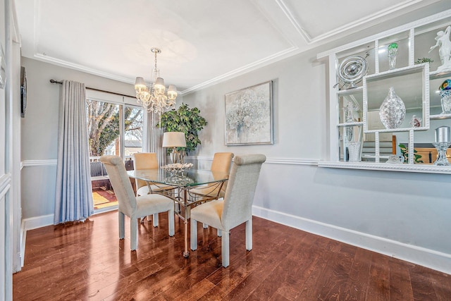 dining area with a notable chandelier, crown molding, baseboards, and hardwood / wood-style flooring