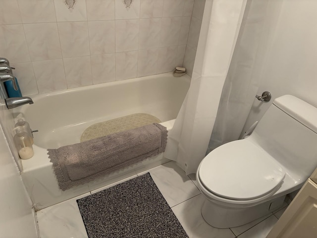 full bathroom with toilet and shower / tub combo with curtain