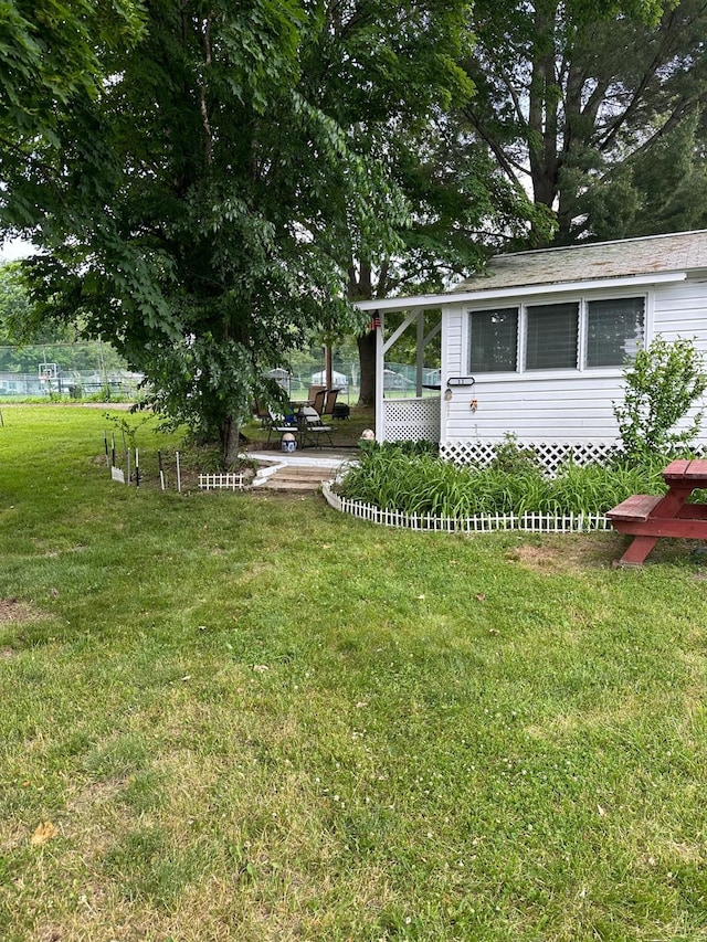 view of yard featuring a patio