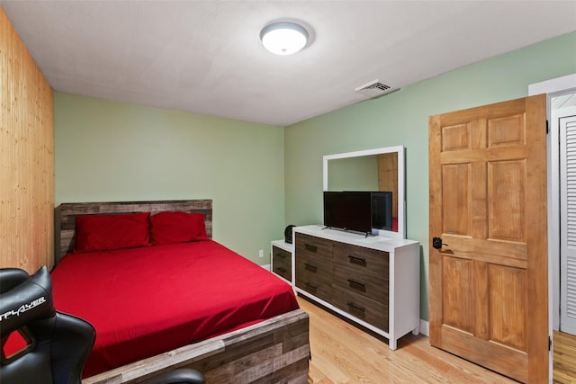 bedroom featuring light wood finished floors and visible vents