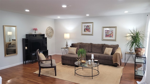 living area featuring recessed lighting, baseboards, and wood finished floors