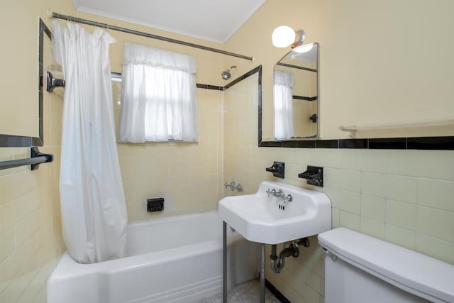 full bathroom with shower / bath combo with shower curtain, toilet, tile walls, and crown molding