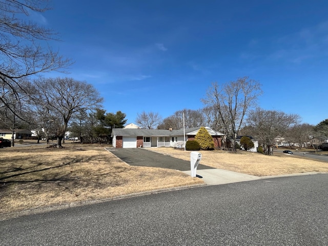 view of front facade with an attached garage and driveway