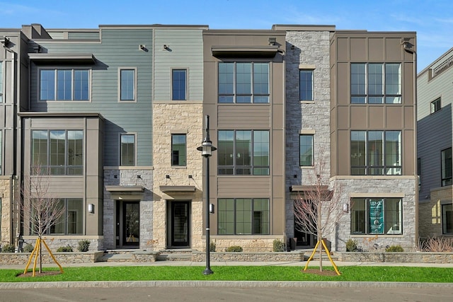 view of front of property featuring stone siding