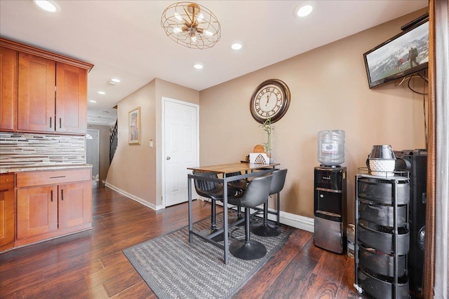 dining area with recessed lighting, dark wood-type flooring, and baseboards