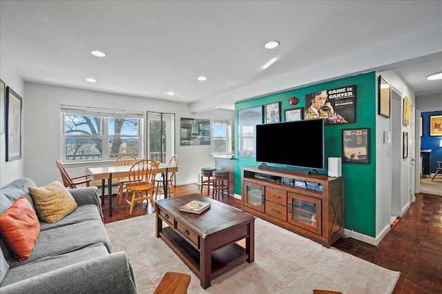 living room featuring plenty of natural light, recessed lighting, baseboards, and wood finished floors