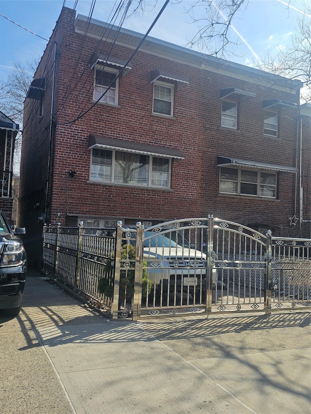 view of front of property with brick siding and a fenced front yard