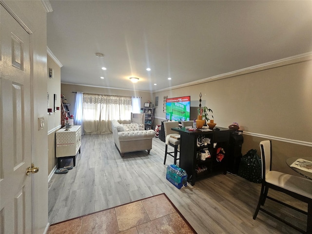 living area with recessed lighting, crown molding, baseboards, and wood finished floors