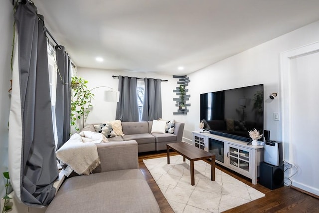 living area featuring recessed lighting, baseboards, and wood finished floors