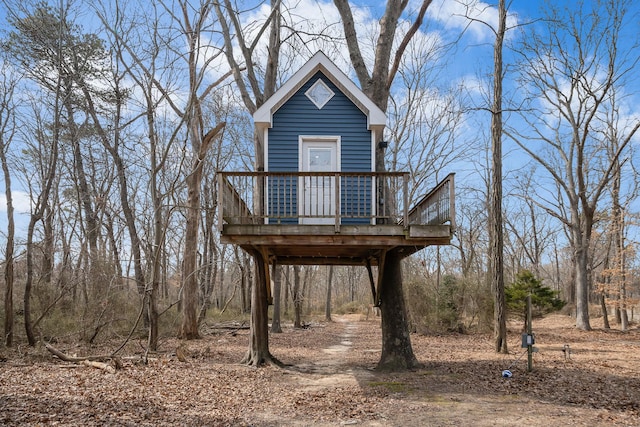 exterior space featuring dirt driveway