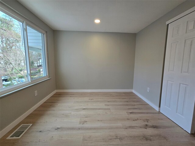 unfurnished room featuring visible vents, recessed lighting, light wood-style floors, and baseboards