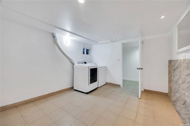 21 Ravine Rd, Great Neck, NY 11023 - laundry room with laundry area, recessed lighting, baseboards, and washer and clothes dryer
