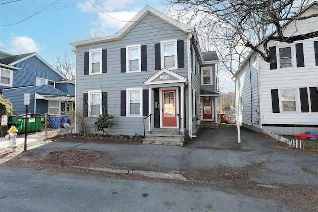 view of front of property with entry steps and driveway