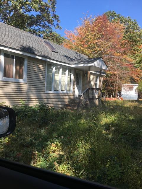 view of front of house featuring a shingled roof