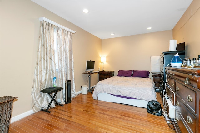 bedroom with recessed lighting, baseboards, and light wood-style floors