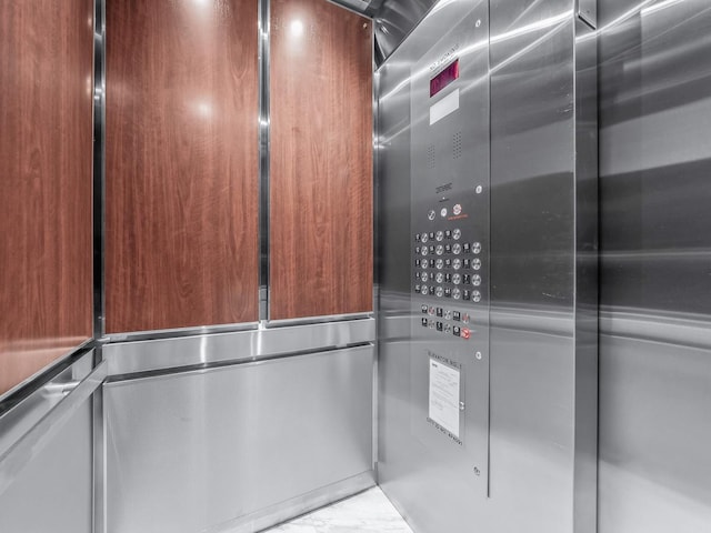 room details with elevator