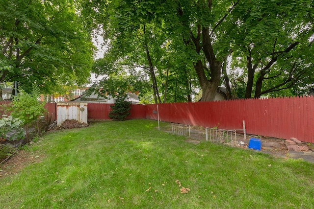 view of yard featuring a fenced backyard