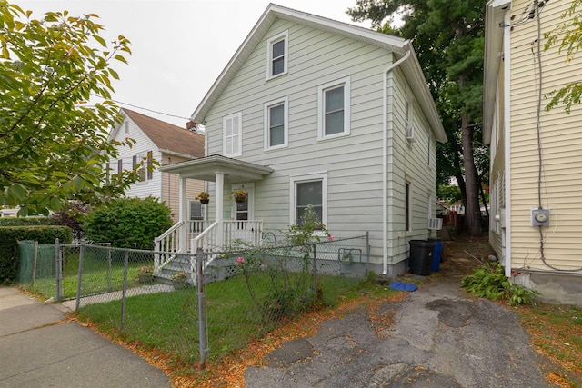 traditional-style home featuring a fenced front yard