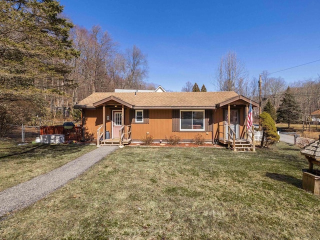 view of front of property featuring a front yard and fence