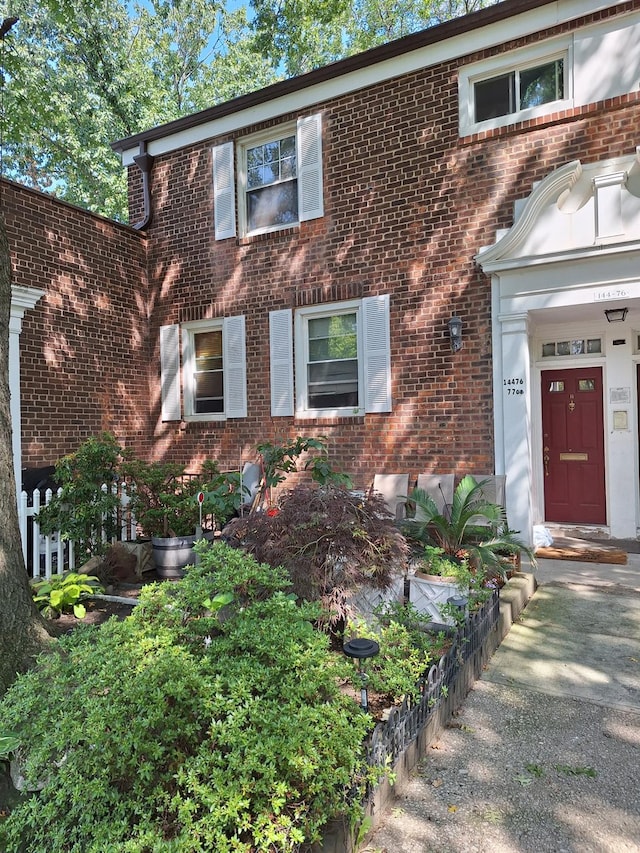 view of front facade with brick siding