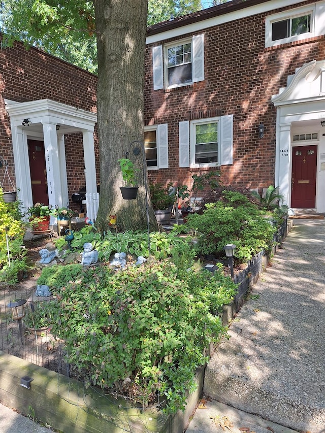 view of front of property featuring brick siding