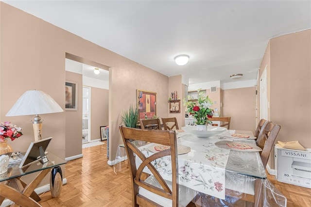 dining area with visible vents and baseboards