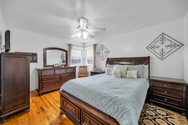 bedroom with light wood-style flooring and a ceiling fan