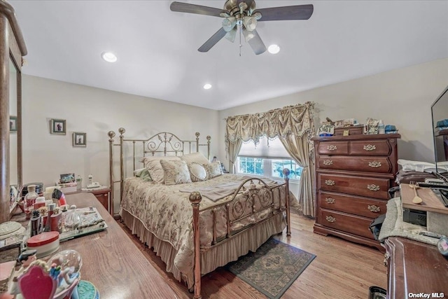 bedroom with recessed lighting, light wood-type flooring, and a ceiling fan