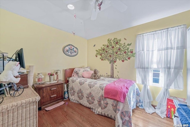 bedroom featuring wood finished floors and a ceiling fan