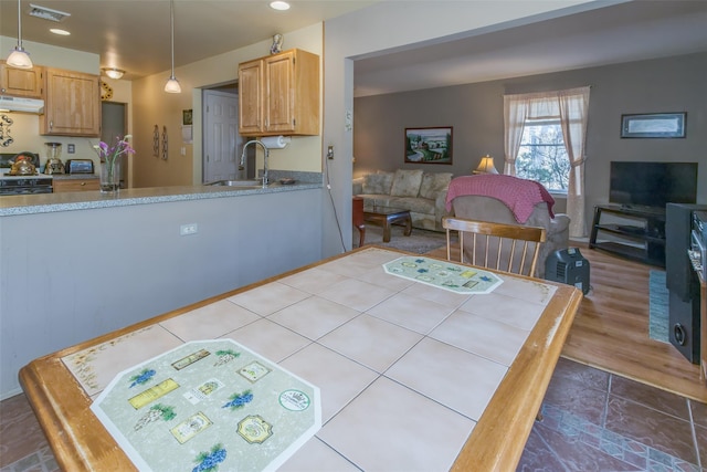 dining space with recessed lighting and visible vents