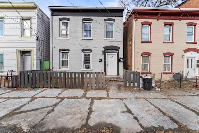 view of front of house featuring brick siding and a fenced front yard