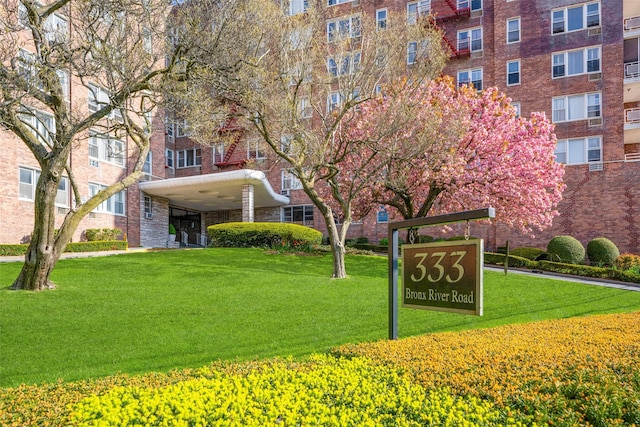 333 Bronx River Rd Unit 123, Yonkers, NY 10704 - surrounding community with a lawn