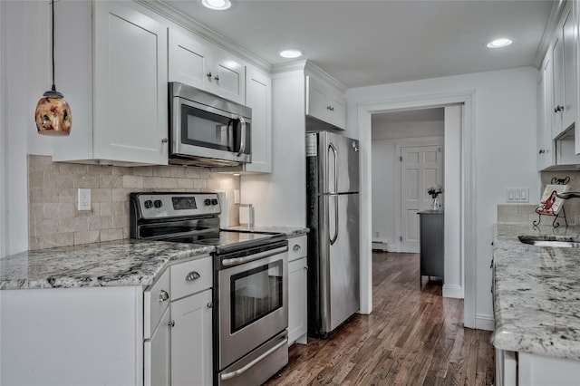 kitchen featuring a sink, tasteful backsplash, appliances with stainless steel finishes, white cabinets, and dark wood-style flooring