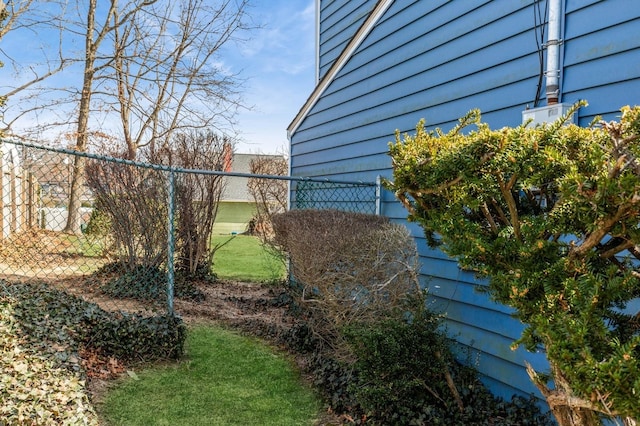 view of yard featuring fence